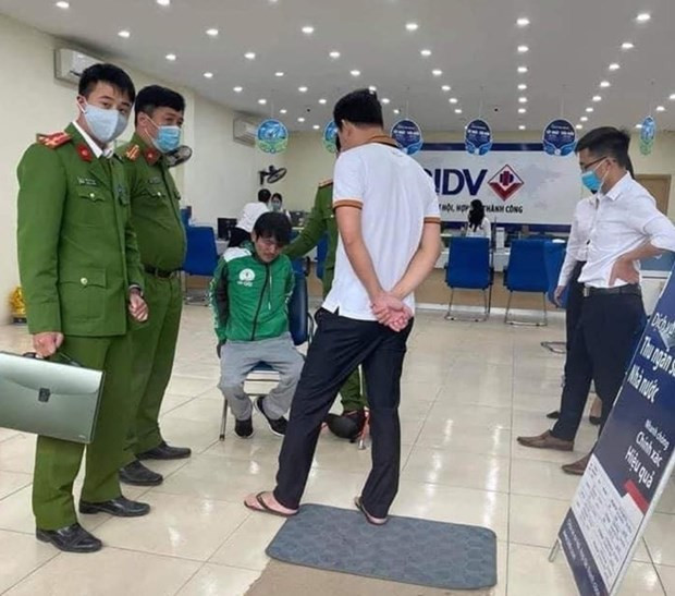 Hà Nội: Biểu dương những người bắt tên cướp ngân hàng ở huyện Phúc Thọ ảnh 1