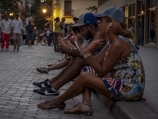 Hiện tượng bất ngờ khi hàng nghìn người Mỹ gốc Cuba hồi hương ảnh 1