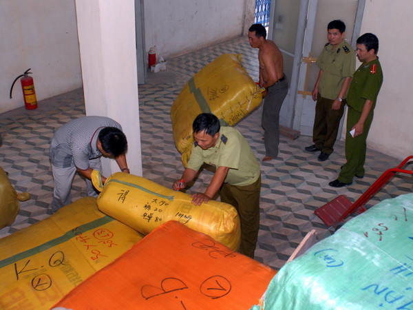 Hà Nội: Thu giữ 2 tấn hàng và 1.500 quả trứng ngỗng nhập lậu ảnh 1