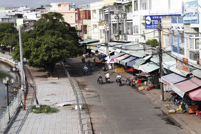 MTTQ các cấp tăng cường vận động, hỗ trợ nhân dân khắc phục khó khăn ảnh 1