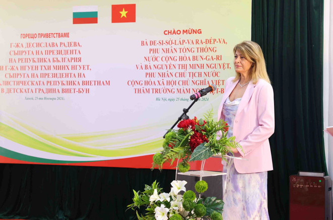 ttxvn_phu_nhan_chu_tich_nuoc_va_phu_nhan_tong_thong_bulgaria_tham_truong_mam_non_viet_-_bun_9.jpg
