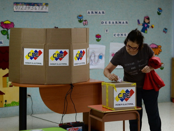 Mỹ công bố biện pháp trừng phạt mới nhằm vào quan chức Venezuela ảnh 1