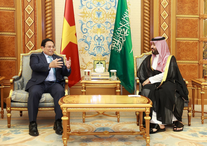 Thủ tướng Phạm Minh Chính gặp Hoàng Thái tử kiêm Thủ tướng Vương quốc Saudi Arabia Mohammed Bin Salman. (Ảnh: Dương Giang/TTXVN) ttxvn_thu tuong pham minh chinh Mohammed Bin Salman (1).jpg