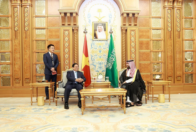 Thủ tướng Phạm Minh Chính gặp Hoàng Thái tử kiêm Thủ tướng Vương quốc Saudi Arabia Mohammed Bin Salman. (Ảnh: Dương Giang/TTXVN) ttxvn_thu tuong pham minh chinh Mohammed Bin Salman (3).jpg