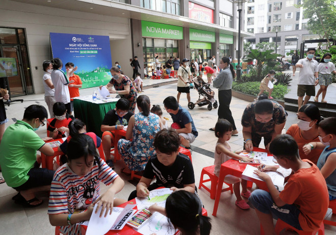'Ngày hội sống xanh' thu hút nhiều gia đình và các em nhỏ tham gia. NovaGroup lan tỏa "ngày hội sống xanh" tới cộng đồng ảnh 1