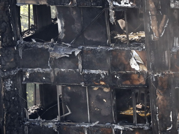 Lính cứu hỏa London chưa thể lục soát toàn bộ tòa nhà tìm nạn nhân ảnh 1