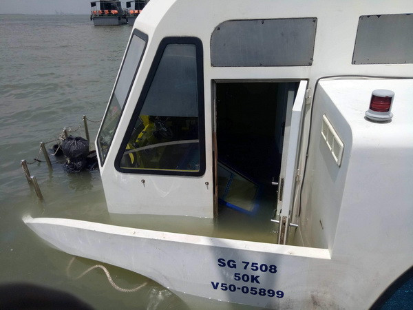 Tàu cao tốc TP.HCM-Cần Giờ gặp sự cố, nước vào chìm 1/3 thân tàu ảnh 2