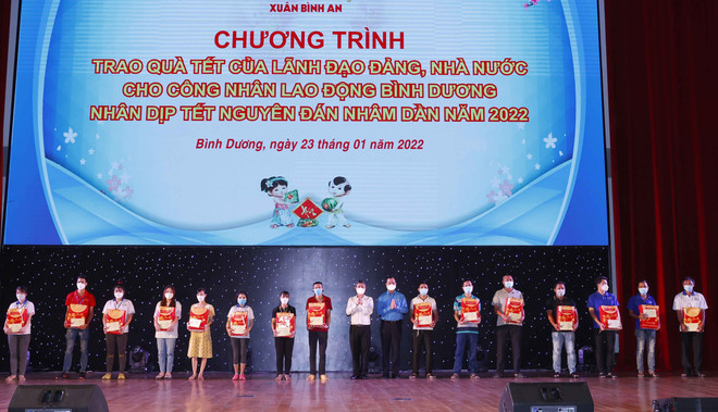 Chủ tịch Quốc hội dự “Tết sum vầy- Xuân Bình an” tại tỉnh Bình Dương ảnh 2