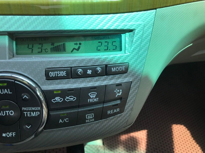 [Photo] Ngày Hè đổ lửa trên đường phố Hà Nội, nhiệt độ lên tới 43 độ C ảnh 8