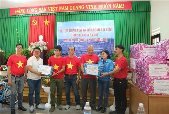 Tặng đặc sản Đà Lạt cho chiến sỹ Trường Sa và Nhà giàn DK1 ảnh 2