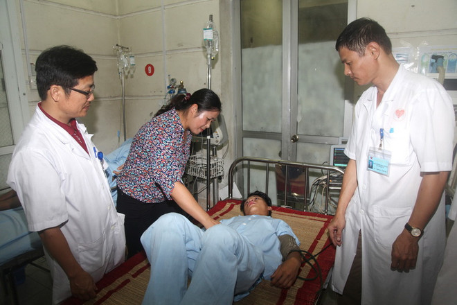 Quảng Ninh: Chủ quan khi ăn so biển, 2 người liệt toàn thân ảnh 1