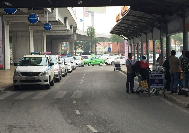 Đề xuất tạm dừng thu phí ôtô đi vào Cảng hàng không, sân bay ảnh 1