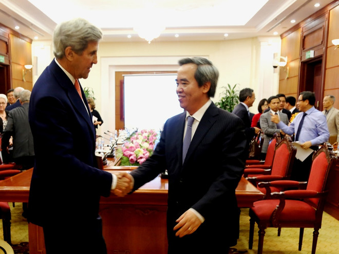 Trưởng ban Kinh tế Trung ương Nguyễn Văn Bình tiếp ông John Kerry ảnh 1