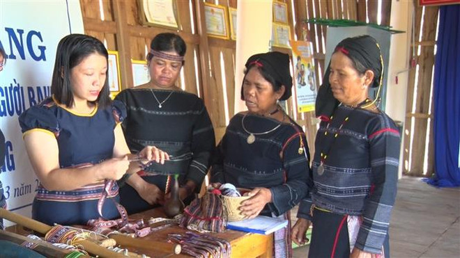 Bảo tồn, phát huy giá trị thổ cẩm truyền thống của dân tộc Bahnar ảnh 2