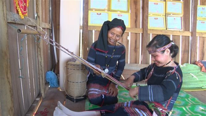 Bảo tồn, phát huy giá trị thổ cẩm truyền thống của dân tộc Bahnar ảnh 1