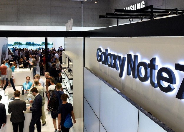 Giá trị vốn hóa của Samsung Electronics “bốc hơi” hơn 11 tỷ USD ảnh 1