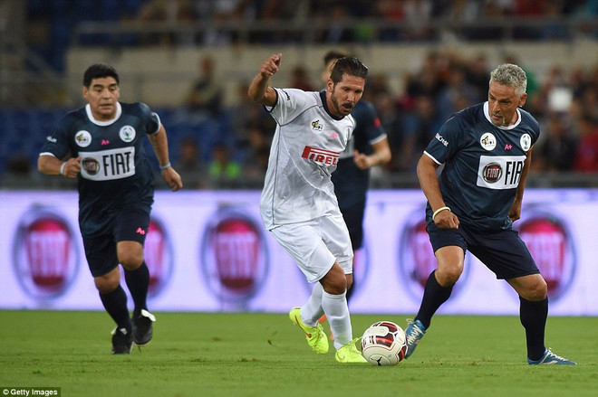 [Video] 53 tuổi, Maradona kiến tạo tuyệt đỉnh cho Baggio ghi bàn ảnh 4