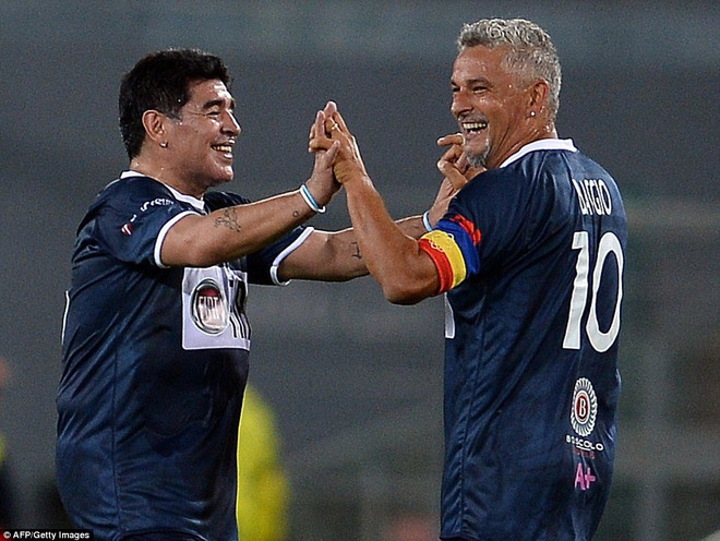 [Video] 53 tuổi, Maradona kiến tạo tuyệt đỉnh cho Baggio ghi bàn ảnh 1