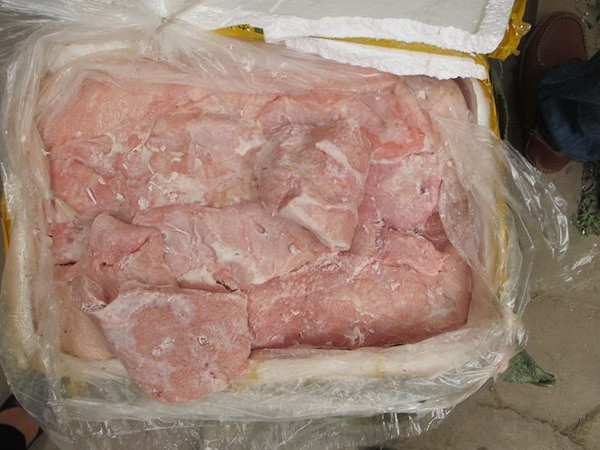 Bắt quả tang một cơ sở tàng trữ 5 tấn lòng lợn thối ở Hưng Yên ảnh 1