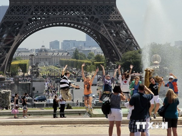 Nhiều khó khăn bủa vây ngành công nghiệp không khói thế giới ảnh 1