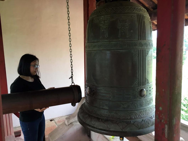 Báu vật quốc gia Chuông chùa Thiên Mụ bị viết, vẽ chi chít ảnh 4