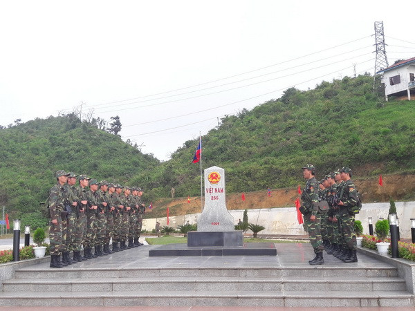 Tuần tra chung Việt Nam-Lào tại cột mốc biên giới 255 ảnh 1