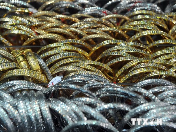 Giá vàng thế giới vượt trên mốc 1.300 USD/ounce ảnh 1