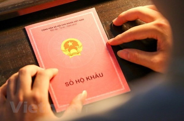 Các thủ tục hành chính của ngành Giáo dục sẽ không yêu cầu nộp, xuất trình sổ hộ khẩu, sổ tạm trú giấy. Ảnh minh họa. (Nguồn: Vietnam+) Bỏ sổ hộ khẩu giấy trong các thủ tục hành chính của ngành Giáo dục ảnh 2