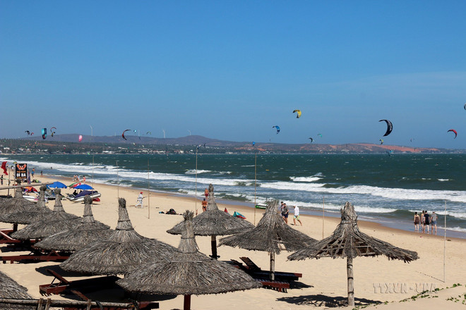 Lượng khách đến Bình Thuận dự báo tăng trưởng mạnh trong mùa Hè ảnh 1