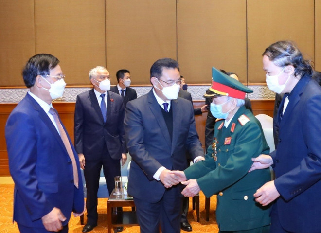 Chủ tịch Quốc hội Lào tiếp Đoàn đại biểu Hội hữu nghị Việt Nam-Lào ảnh 2