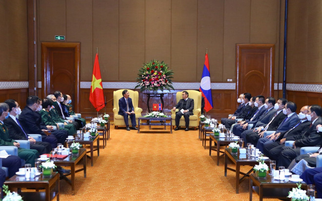 Chủ tịch Quốc hội Lào tiếp Đoàn đại biểu Hội hữu nghị Việt Nam-Lào ảnh 5