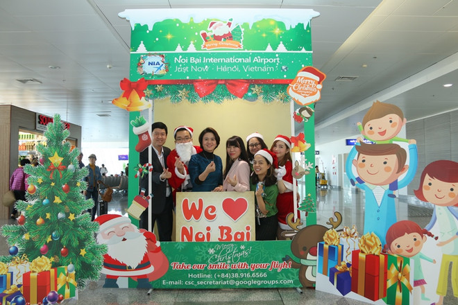 Lung linh sắc màu Giáng sinh ấm áp tại Cảng hàng không Nội Bài ảnh 2