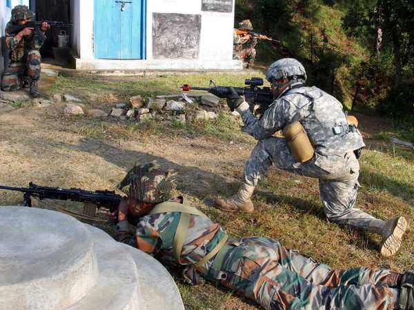 Quân đội Ấn Độ và Mông Cổ tập trận chung chống khủng bố ảnh 1