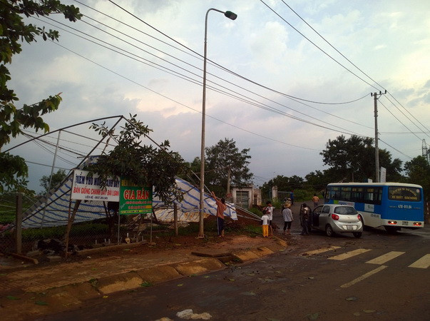 Đêm 17/3, Bắc Bộ, Tây Nguyên và Nam Bộ đề phòng tố lốc, mưa đá ảnh 1