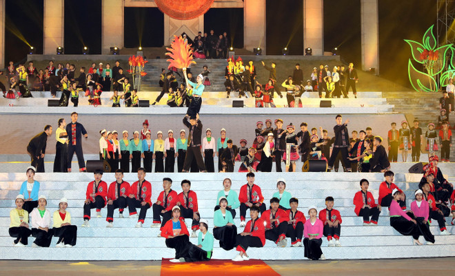 Khai mạc Tuần Văn hóa, Du lịch với chủ đề 'Hòa Bình - Miền sử thi' ảnh 1