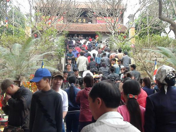 Tưng bừng lễ hội Khán hoa mẫu đơn chùa Phật Tích ảnh 1