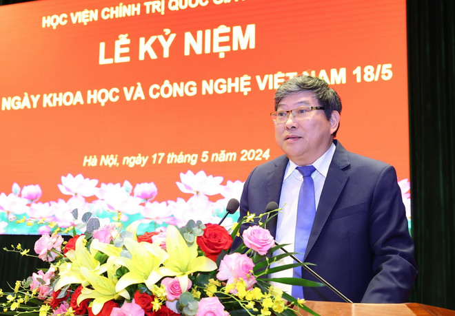 Phó Giáo sư, tiến sỹ Nguyễn Duy Bắc, Phó Giám đốc Thường trực Học viện Chính trị quốc gia Hồ Chí Minh phát biểu tại buổi lễ. (Ảnh: Văn Điệp/TTXVN) TTXVN_1705hocvienchinhtri2.jpg