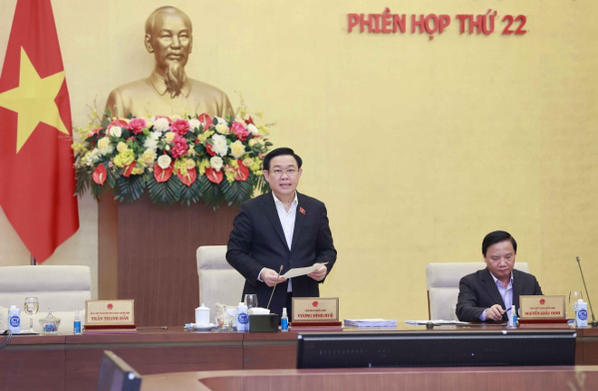 Chủ tịch Quốc hội Vương Đình Huệ phát biểu bế mạc Phiên họp. (Ảnh: Doãn Tấn/TTXVN) Bế mạc Phiên họp thứ 22 của Ủy ban Thường vụ Quốc hội ảnh 1