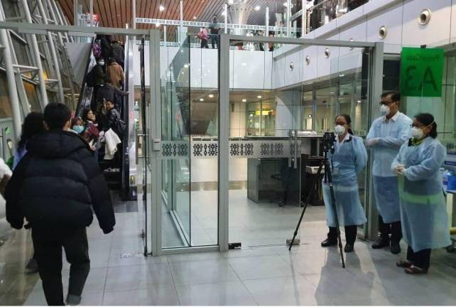 Malaysia đề xuất tạm thời không cho phép du khách Trung Quốc nhập cảnh ảnh 1