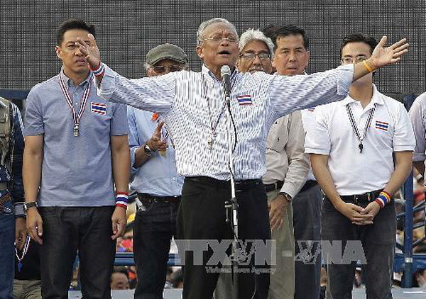Thủ lĩnh lực lượng biểu tình tại Thái Lan Suthep Thaugsuban gây sức ép lớn cho các thành viên Chính phủ. (Nguồn: AFP/TTXVN) Thái Lan: Thủ lĩnh biểu tình dọa bắt Thủ tướng Yingluck ảnh 1