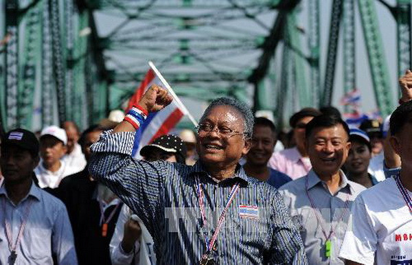 Người biểu tình Thái kêu gọi quan chức nhà nước nghỉ việc ảnh 1