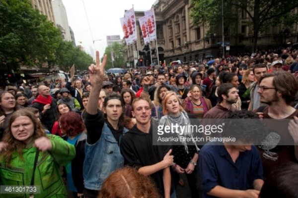 Biểu tình lớn phản đối đoàn xe quân sự Mỹ tại Cộng hòa Séc ảnh 1