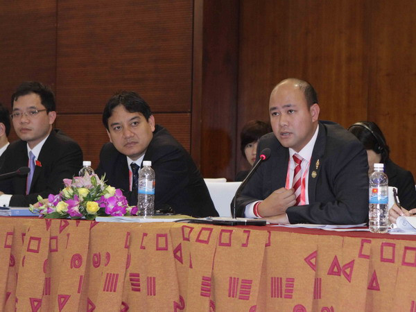 Đại biểu trẻ các nước tham dự phát biểu tại diễn đàn. (Nguồn: TTXVN) Diễn đàn Nghị sỹ trẻ tập trung vấn đề chiến tranh mạng, nguồn nước ảnh 1