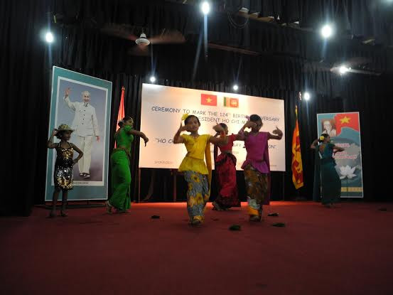 Kỷ niệm sinh nhật Chủ tịch Hồ Chí Minh tại Sri Lanka. (Ảnh do Đại sứ quán Việt Nam tại Sri Lanka cung cấp) Kỷ niệm ngày sinh Chủ tịch Hồ Chí Minh tại Ấn Độ và Sri Lanka ảnh 1