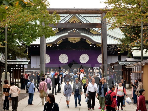 Trung Quốc chỉ trích các bộ trưởng Nhật Bản thăm đền Yasukuni ảnh 1