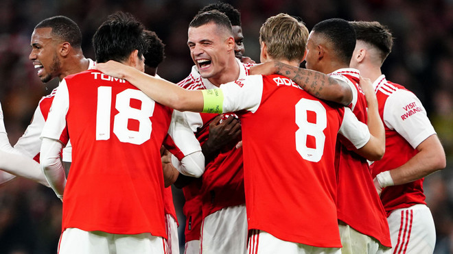 Xhaka ghi bàn đưa Arsenal vào vòng knock-out Europa League ảnh 1