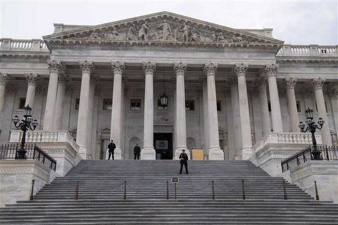 Tòa nhà Quốc hội Mỹ ở Washington, DC ngày 23/4/2020. (Ảnh: AFP/TTXVN) Quốc hội Mỹ thông báo sẽ trở lại hoạt động từ tuần tới ảnh 1