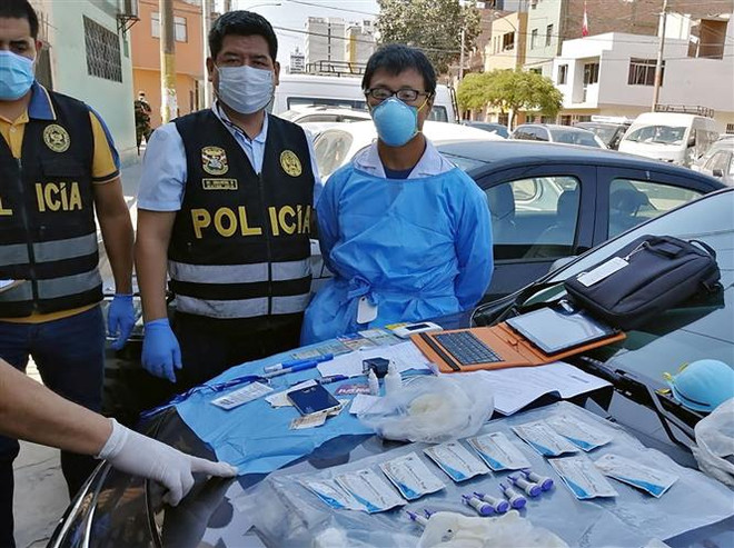 Peru điều tra sai phạm trong mua thiết bị bảo hộ y tế cho cảnh sát ảnh 1