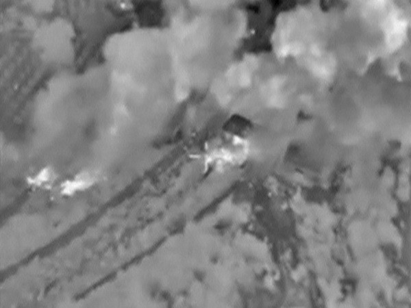 Nga tăng cường không kích ở Syria sau vụ máy bay bị đánh bom ảnh 1