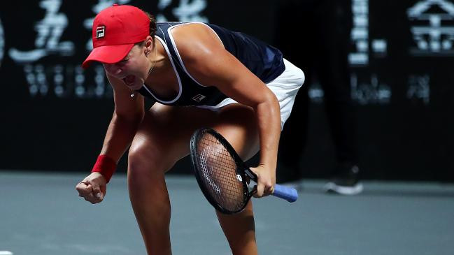 Hạ bệ nhà vô địch, Ashleigh Barty lần đầu đăng quang WTA Finals ảnh 1